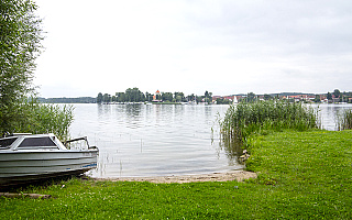 Na jeziorze Bocznym koło Giżycka zderzyły się dwa skutery. Jedna osoba ranna Na jeziorze Bocznym koło Giżycka zderzyły się dwa skutery. Jedna osoba ranna